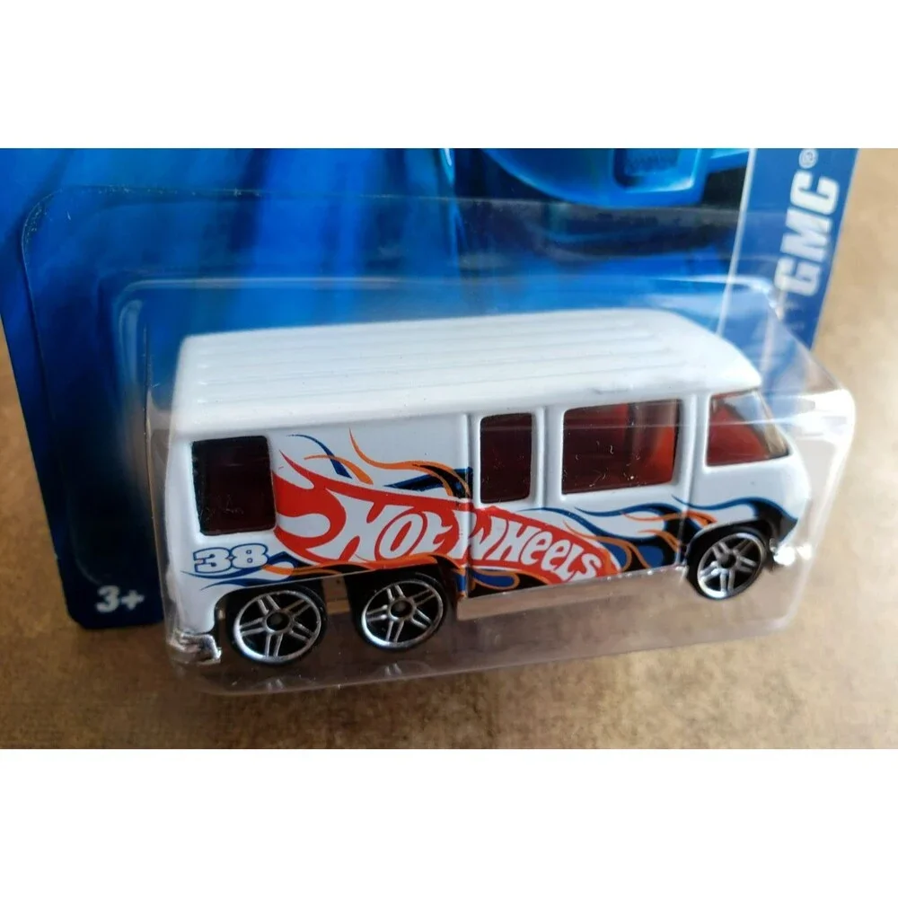 2006 Hot Wheels GMC MOTORHOME White MAINLINE SERIES #208 1:64 PR5 RIMS VARIATION